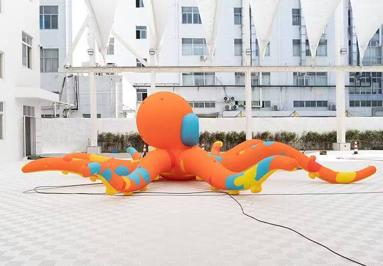 Infaltable octopus display