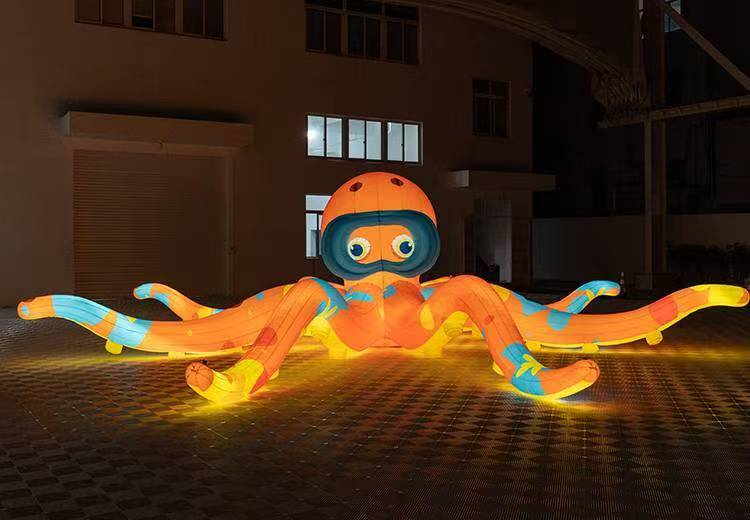 Infaltable octopus display