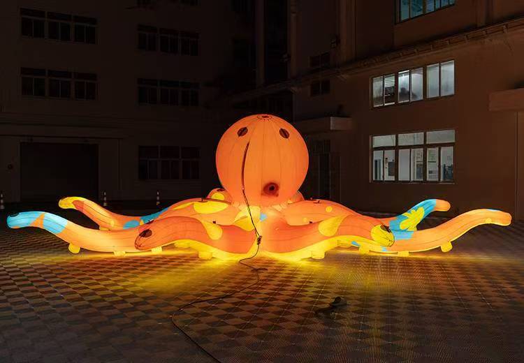 Infaltable octopus display